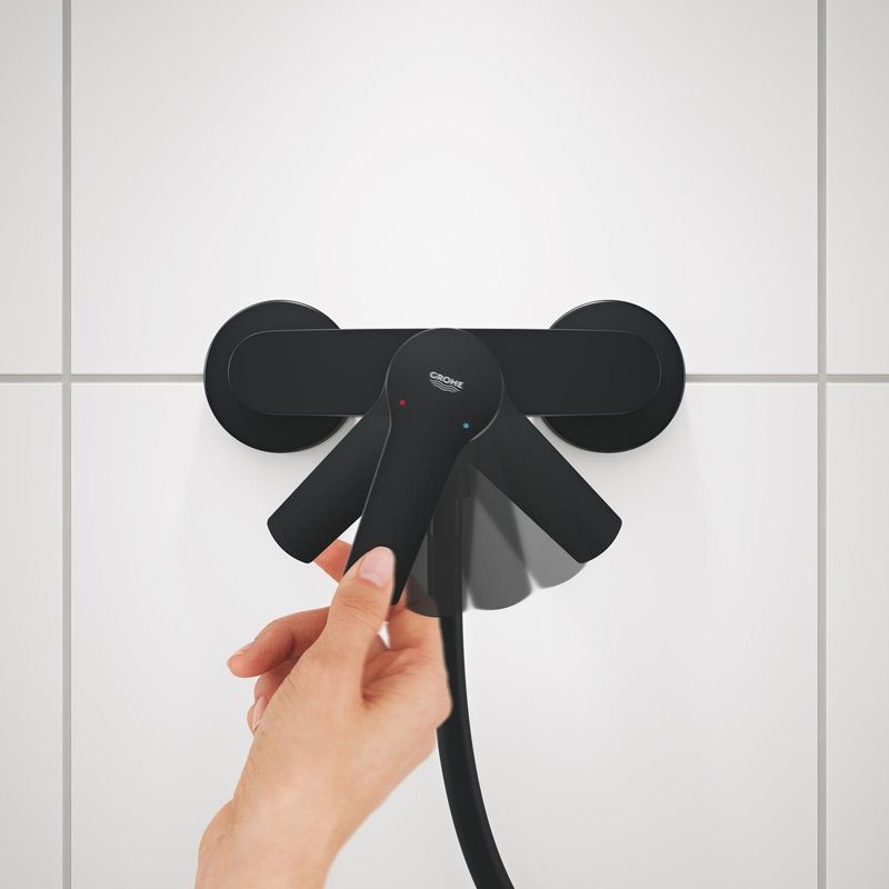 Casa si Gradina - Sanitare - Lavoar baie si accesorii - Baterii sanitare - Baterie dus Grohe 328882430, 1 bar, 135 mm, 215 mm, 2 orificii instalare, 1/2 dimensiune racord furtun, Negru - Infinity.ro