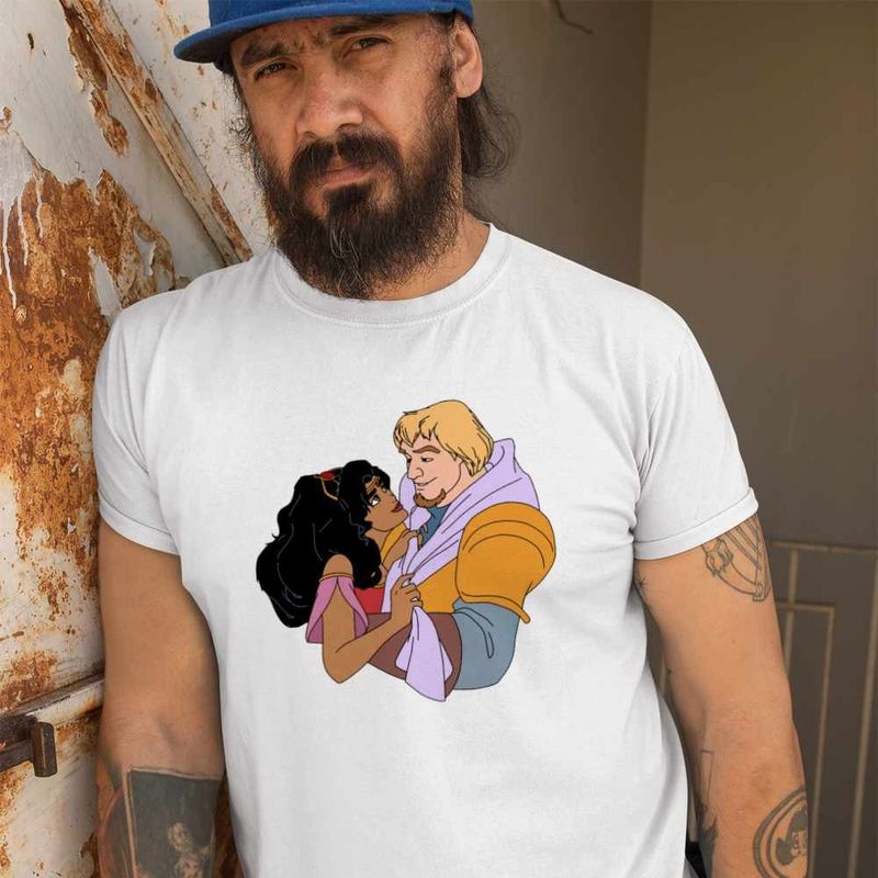 Fashion, accesorii si bijuterii - Barbati - Imbracaminte - Tricouri si bluze barbati - Tricou Barbati Cocosatul de la Notre-Dame Esmeralda Phoebus, alb, marime L - Infinity.ro