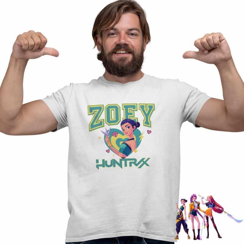 Fashion, accesorii si bijuterii - Barbati - Imbracaminte - Tricouri si bluze barbati - Tricou Barbati Huntrix Zoey Kpop Demon Hunters, alb, marime S - Infinity.ro