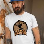 Fashion, accesorii si bijuterii - Barbati - Imbracaminte - Tricouri si bluze barbati - Tricou Barbati Tomb Raider Arheolog Egipt Lara Croft Soldat, alb, marime M - Infinity.ro