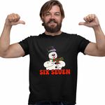Fashion, accesorii si bijuterii - Barbati - Imbracaminte - Tricouri si bluze barbati - Tricou Barbati Six Seven Om de Zapada Craciun 67, negru, marime 2XL - Infinity.ro