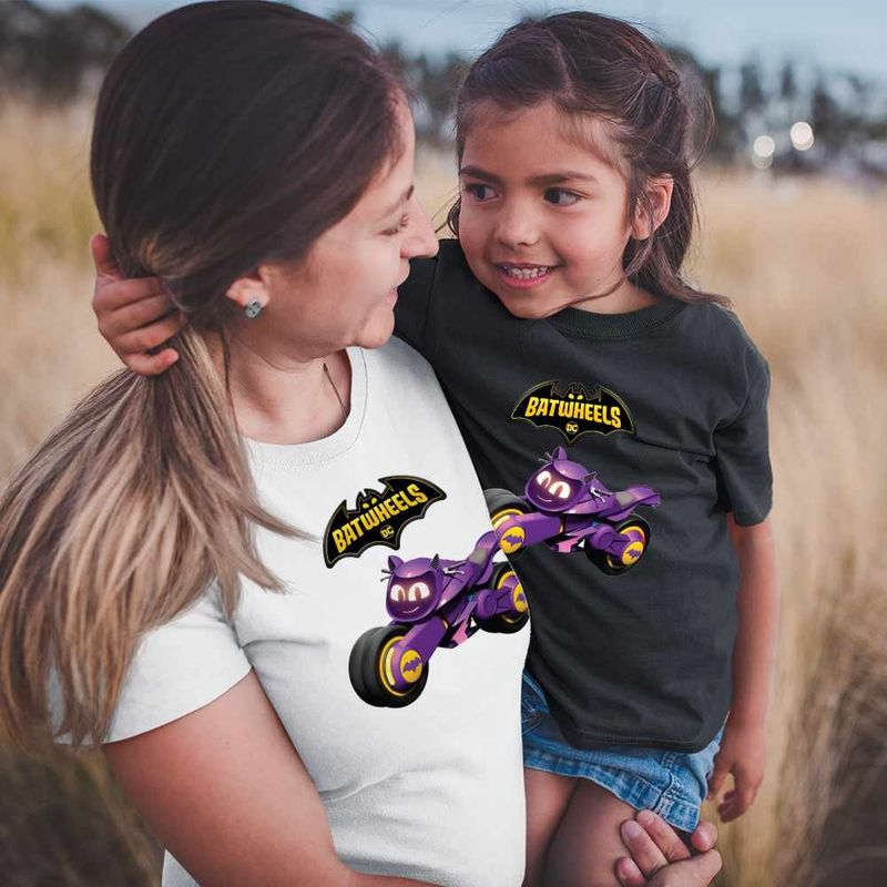 Fashion, accesorii si bijuterii - Femei - Imbracaminte femei - Tricouri si topuri femei - Tricou Femei Batwheels Bibi Batgirl Cycle Motocicleta Batman, negru, marime M - Infinity.ro