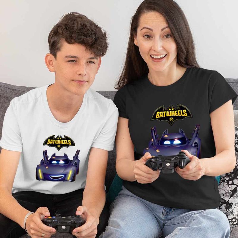 Fashion, accesorii si bijuterii - Femei - Imbracaminte femei - Tricouri si topuri femei - Tricou Femei Batwheels Batmobil Bam Batman Batroti Masini, alb, marime M - Infinity.ro