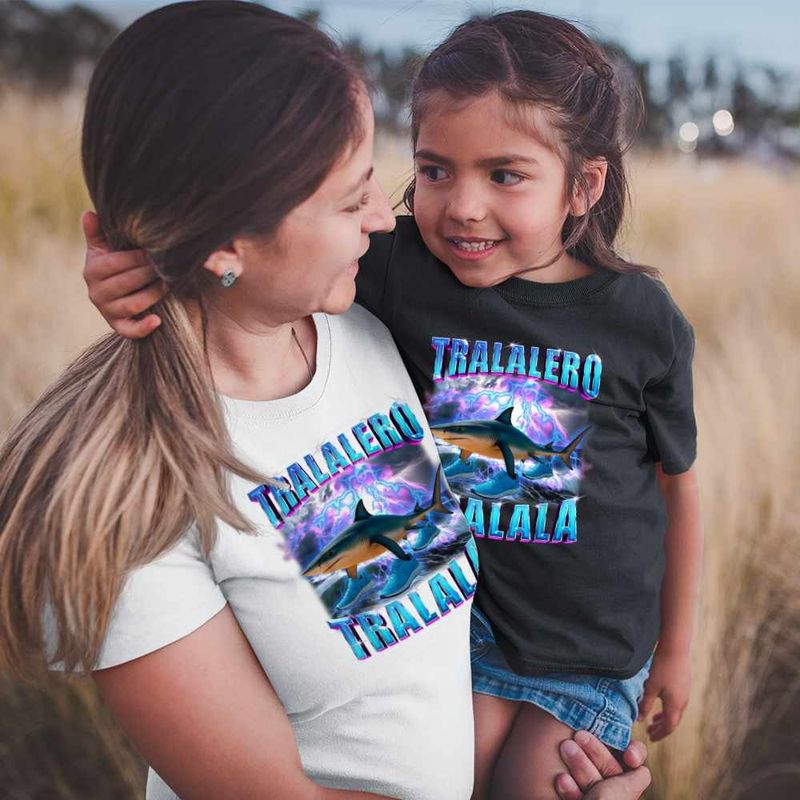 Fashion, accesorii si bijuterii - Femei - Imbracaminte femei - Tricouri si topuri femei - Tricou Femei Shark Tralalero Tralala Brainrot Meme, negru, marime L - Infinity.ro
