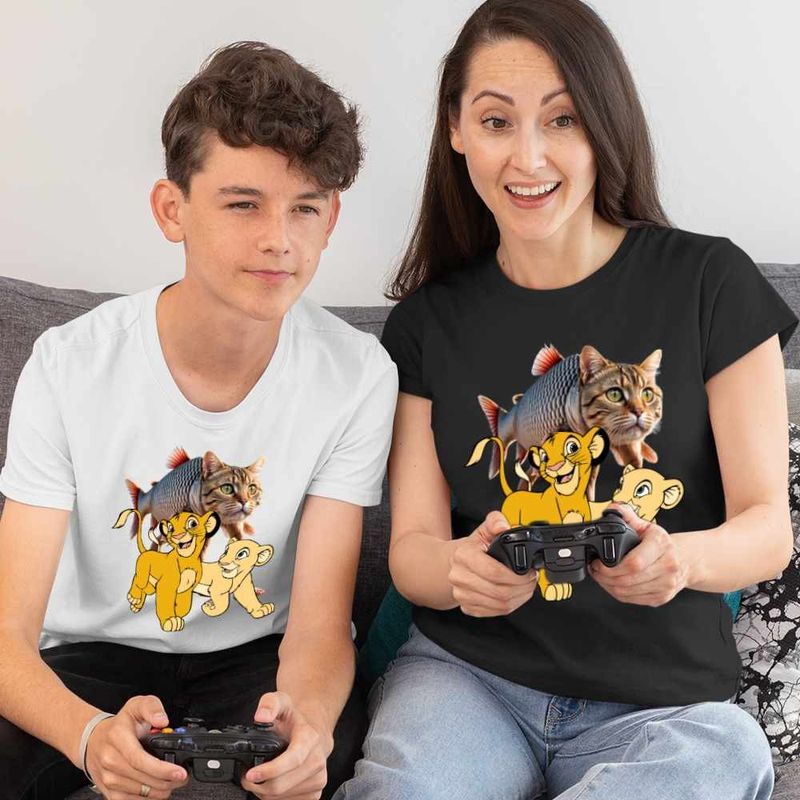 Fashion, accesorii si bijuterii - Femei - Imbracaminte femei - Tricouri si topuri femei - Tricou Femei Trulimero Trulichina Pisica Peste Regele Leu Simba, alb, marime L - Infinity.ro