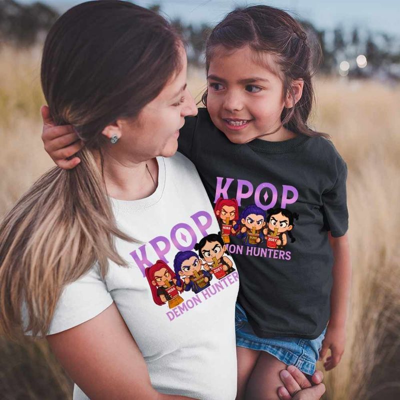Fashion, accesorii si bijuterii - Femei - Imbracaminte femei - Tricouri si topuri femei - Tricou Femei Huntrix Demon Masters Kpop, negru, marime M - Infinity.ro