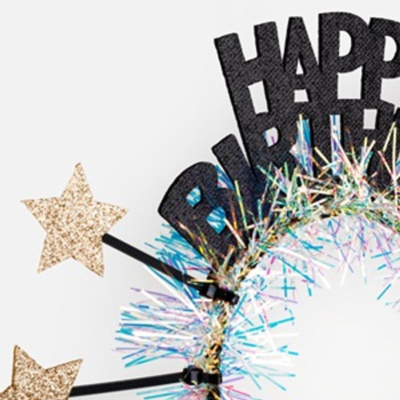 Casa si Gradina - Decoratiuni - Decoratiuni petrecere - Coifuri si suflatori - Bentita de par pentru petrecere cu beteala si stelute aurii, mesaj Happy Birthday - Infinity.ro