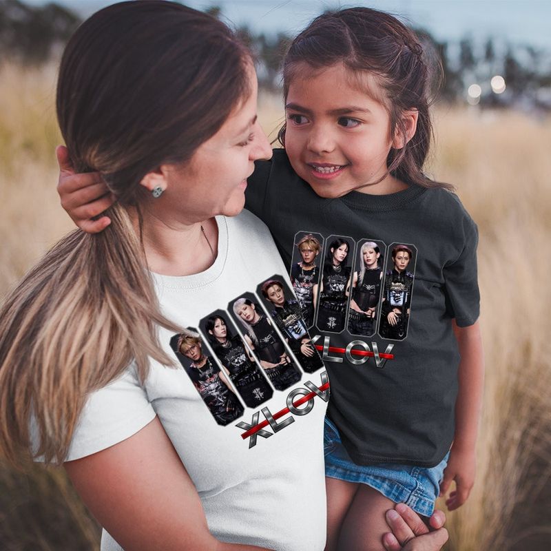 Fashion, accesorii si bijuterii - Femei - Imbracaminte femei - Tricouri si topuri femei - Tricou Femei Xlov Kpop Merch, negru, marime S - Infinity.ro