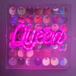 Casa si Gradina - Corpuri si surse de iluminat - Iluminat comercial si industrial - Corpuri iluminat comercial - Panou LED Neon Roz Queen cu Paiete, 23x23cm - Infinity.ro