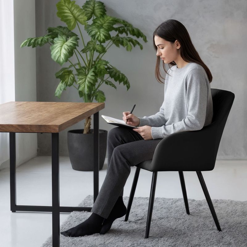 Casa si Gradina - Mobilier - Scaune si fotolii - Scaune - Set 2 scaune dining tapitate Velto, catifea, matlasate cu romburi, 52x58x82 cm, maxim 120 kg, negru - Infinity.ro