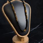 Fashion, accesorii si bijuterii - Barbati - Bijuterii barbati - Lanturi si pandantive barbati - Colier elegant barbati Enko din onix negru si ochi de tigru cu inchidere magnetica si accesorii argint placat cu aur - Infinity.ro