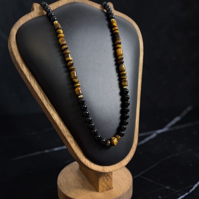 Fashion, accesorii si bijuterii - Barbati - Bijuterii barbati - Lanturi si pandantive barbati - Colier elegant barbati Enko din onix negru si ochi de tigru cu inchidere magnetica si accesorii argint placat cu aur - Infinity.ro