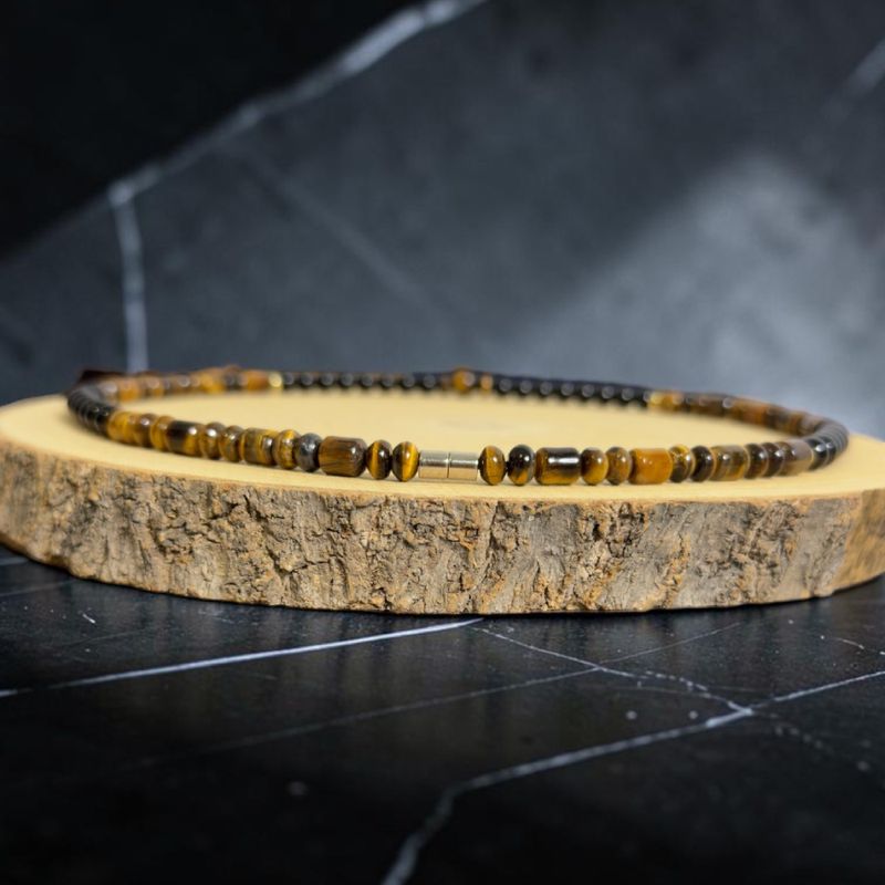 Fashion, accesorii si bijuterii - Barbati - Bijuterii barbati - Lanturi si pandantive barbati - Colier elegant barbati Enko din onix negru si ochi de tigru cu inchidere magnetica si accesorii argint placat cu aur - Infinity.ro