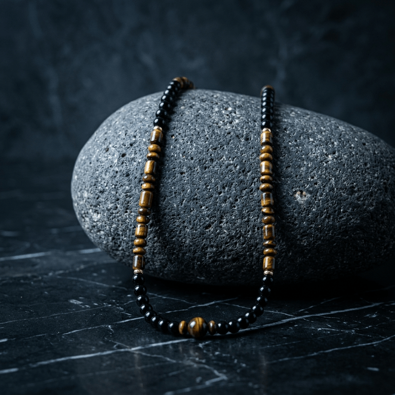 Fashion, accesorii si bijuterii - Barbati - Bijuterii barbati - Lanturi si pandantive barbati - Colier elegant barbati Enko din onix negru si ochi de tigru cu inchidere magnetica si accesorii argint placat cu aur - Infinity.ro