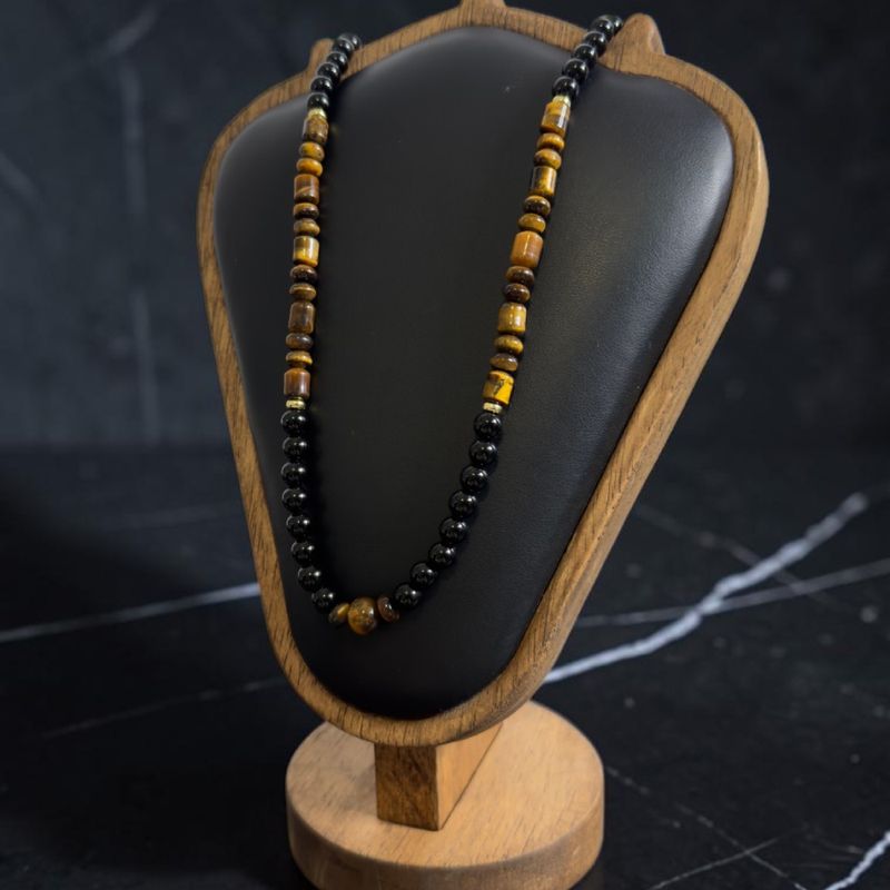 Fashion, accesorii si bijuterii - Barbati - Bijuterii barbati - Lanturi si pandantive barbati - Colier elegant barbati Enko din onix negru si ochi de tigru cu inchidere magnetica si accesorii argint placat cu aur - Infinity.ro