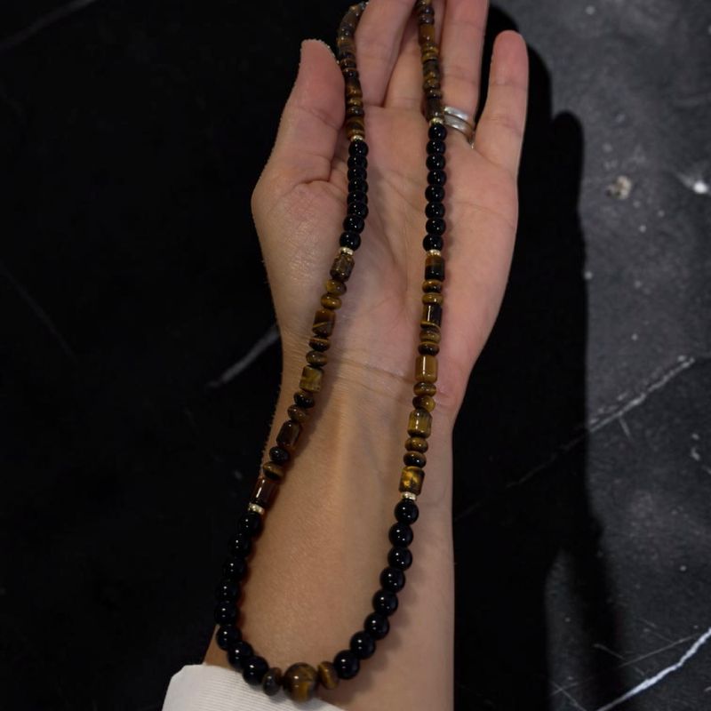 Fashion, accesorii si bijuterii - Barbati - Bijuterii barbati - Lanturi si pandantive barbati - Colier elegant barbati Enko din onix negru si ochi de tigru cu inchidere magnetica si accesorii argint placat cu aur - Infinity.ro