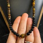 Fashion, accesorii si bijuterii - Barbati - Bijuterii barbati - Lanturi si pandantive barbati - Colier elegant barbati Enko din onix negru si ochi de tigru cu inchidere magnetica si accesorii argint placat cu aur - Infinity.ro