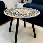 Casa si Gradina - Decoratiuni - Tablouri - Masuta decorativa alba lemn pictata manual model mandala cu geam securizat, 50 cm - Infinity.ro