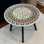 Casa si Gradina - Decoratiuni - Tablouri - Masuta decorativa alba lemn pictata manual model mandala cu geam securizat, 50 cm - Infinity.ro
