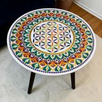 Casa si Gradina - Decoratiuni - Tablouri - Masuta decorativa alba lemn pictata manual model mandala cu geam securizat, 50 cm - Infinity.ro