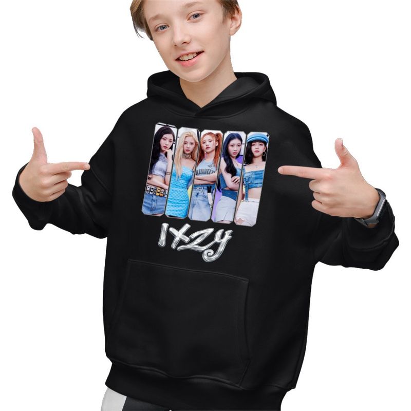 Fashion, accesorii si bijuterii - Copii - Imbracaminte copii - Pulovere si hanorace copii - Hanorac Copii Baieti Itzy Kpop Merch, negru, marime XS Copii - Infinity.ro
