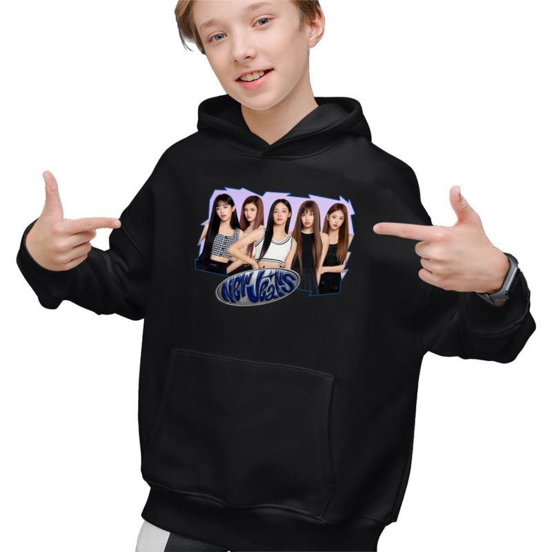 Fashion, accesorii si bijuterii - Copii - Imbracaminte copii - Pulovere si hanorace copii - Hanorac Copii Baieti NewJeans Minji Hanni Kpop Merch, negru, marime XS Copii - Infinity.ro
