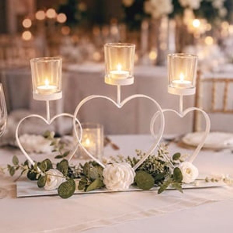 Casa si Gradina - Decoratiuni - Aromaterapie si lumanari - Suporturi lumanari - Suport decorativ pentru lumanari tip pastila, 3 inimi, 39x25,5 cm, alb, metal, cu pahare din sticla - Infinity.ro