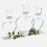 Casa si Gradina - Decoratiuni - Aromaterapie si lumanari - Suporturi lumanari - Suport decorativ pentru lumanari tip pastila, 3 inimi, 39x25,5 cm, alb, metal, cu pahare din sticla - Infinity.ro