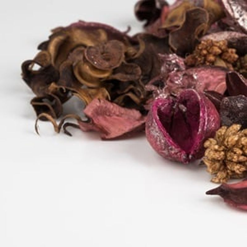 Casa si Gradina - Decoratiuni - Decoratiuni de sezon - Potpurri Decorativ de Craciun cu Aroma de Apa de Trandafiri 120g - Infinity.ro