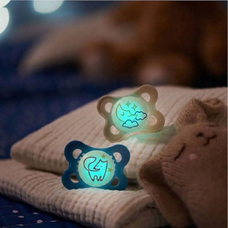Jucarii, Copii si Bebe - Hrana si alaptare - Biberoane, suzete si accesorii hranire - Suzete si accesorii - Set 2 suzete ortodontice MAM Original Night Planet Love, 16-36 luni, silicon, fosforescent, Albastru/Bleu - Infinity.ro
