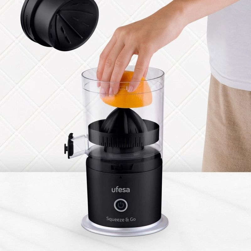 Electronice si Electrocasnice - Electrocasnice bucatarie - Preparare bauturi - Storcatoare de fructe - Storcator de citrice Ufesa Squeeze & Go, electric, portabil, USB-C, 1500 mAh, 220 ml - Infinity.ro