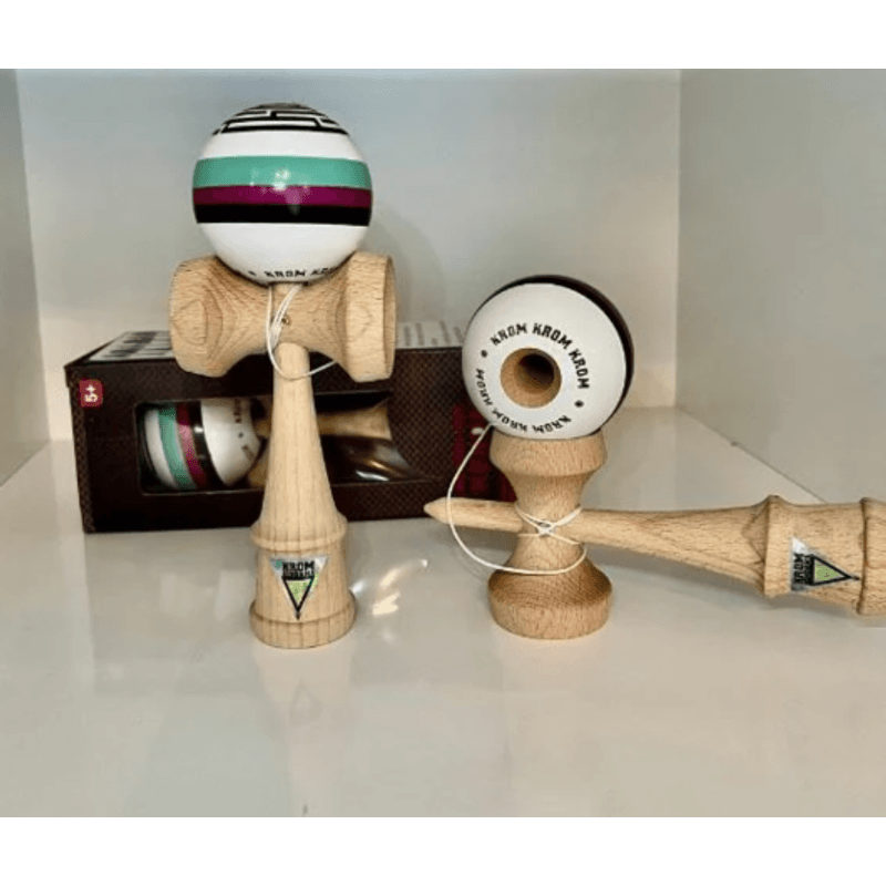 Jucarii, Copii si Bebe - Jucarii si jocuri - Jucarii & jocuri educative - Jucarii interactive - Kendama interactiva Krom, 18 cm, lemn, set cu ata de rezerva - Infinity.ro