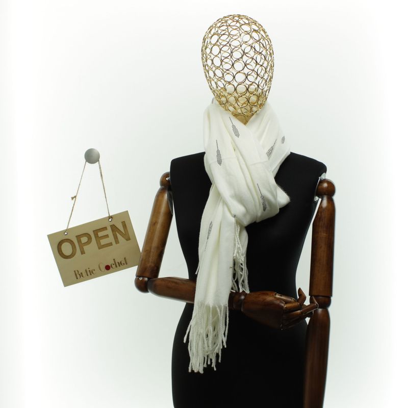 Fashion, accesorii si bijuterii - Femei - Accesorii femei - Esarfe si fulare femei - Esarfa dama, din lana, Buticcochet, 74x186 cm, model uni cu strasuri, Alb - ES3405 - Infinity.ro