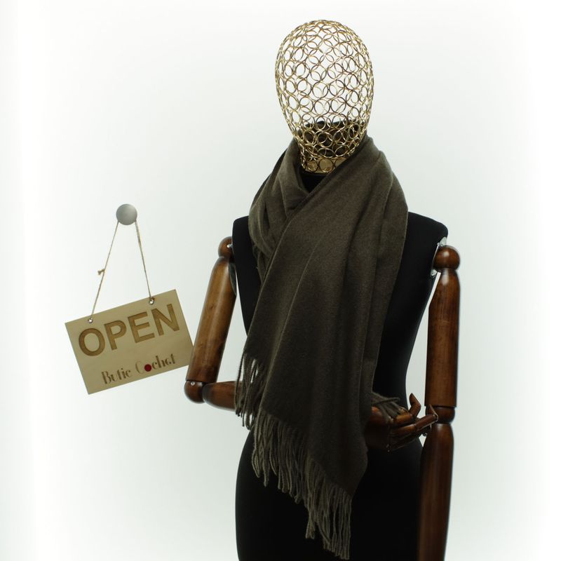 Fashion, accesorii si bijuterii - Femei - Accesorii femei - Esarfe si fulare femei - Esarfa dama, din lana, Buticcochet, 70x190 cm, model uni, Maro inchis - ES3418 - Infinity.ro