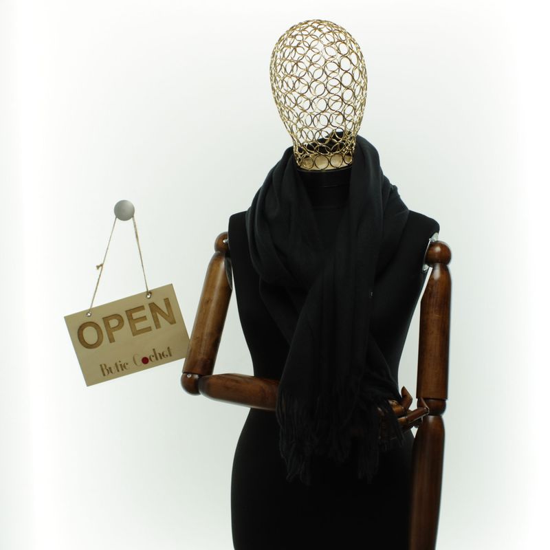 Fashion, accesorii si bijuterii - Femei - Accesorii femei - Esarfe si fulare femei - Esarfa dama, din lana, Buticcochet, 70x190 cm, model uni, Negru - ES3421 - Infinity.ro