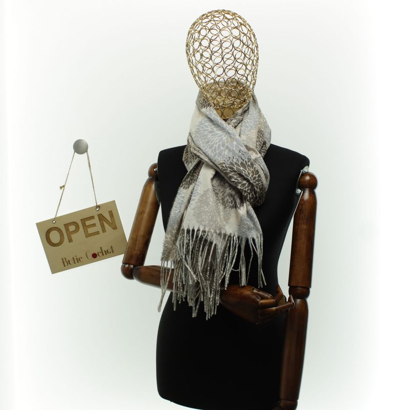Fashion, accesorii si bijuterii - Femei - Accesorii femei - Esarfe si fulare femei - Esarfa dama, din lana, Buticcochet, 70x180 cm, model floral, Crem - ES3429 - Infinity.ro