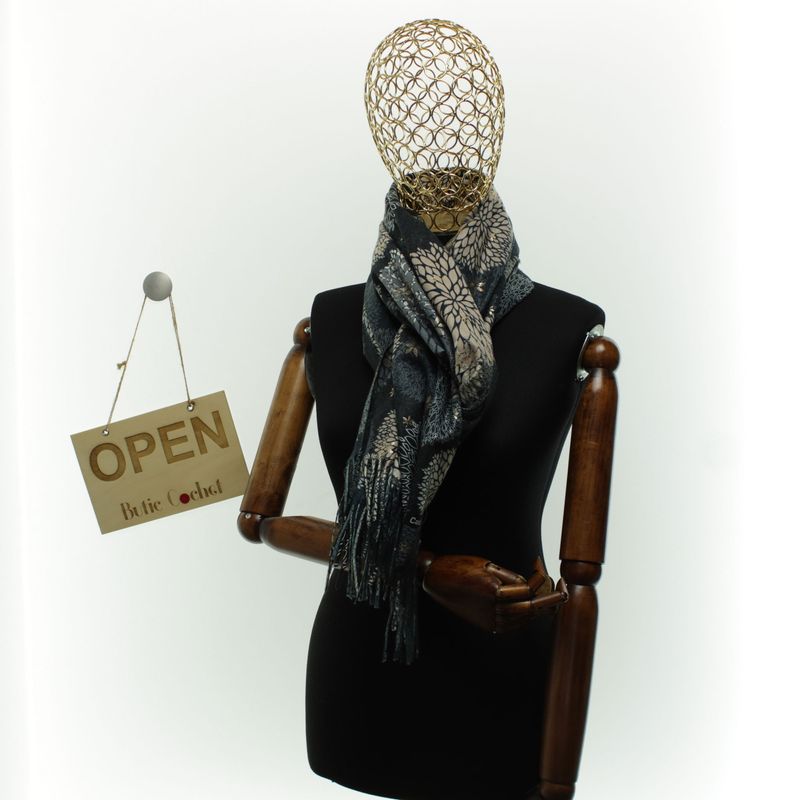 Fashion, accesorii si bijuterii - Femei - Accesorii femei - Esarfe si fulare femei - Esarfa dama, din lana, Buticcochet, 70x180 cm, model floral, Negru - ES3434 - Infinity.ro