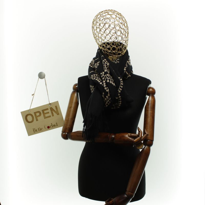 Fashion, accesorii si bijuterii - Femei - Accesorii femei - Esarfe si fulare femei - Esarfa dama, din lana, Buticcochet, 70x180 cm, model cu boderie, Negru - ES3444 - Infinity.ro