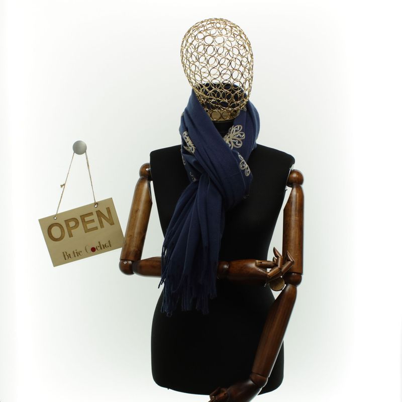 Fashion, accesorii si bijuterii - Femei - Accesorii femei - Esarfe si fulare femei - Esarfa dama, din lana, Buticcochet, 70x180 cm, model cu boderie, Bleumarin - ES3457 - Infinity.ro
