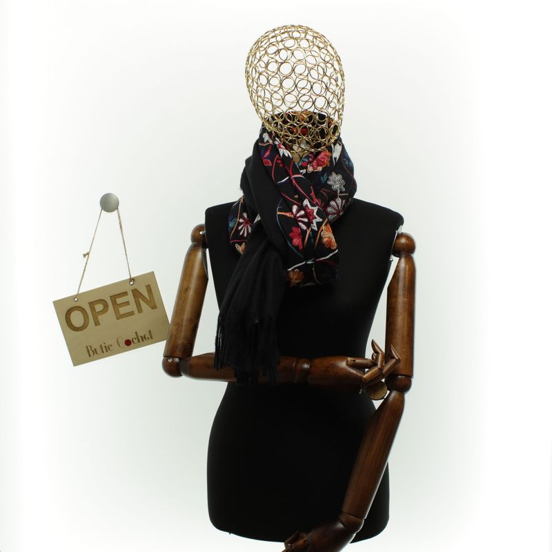 Fashion, accesorii si bijuterii - Femei - Accesorii femei - Esarfe si fulare femei - Esarfa dama, din lana, Buticcochet, 70x180 cm, model cu boderie, Negru - ES3462 - Infinity.ro
