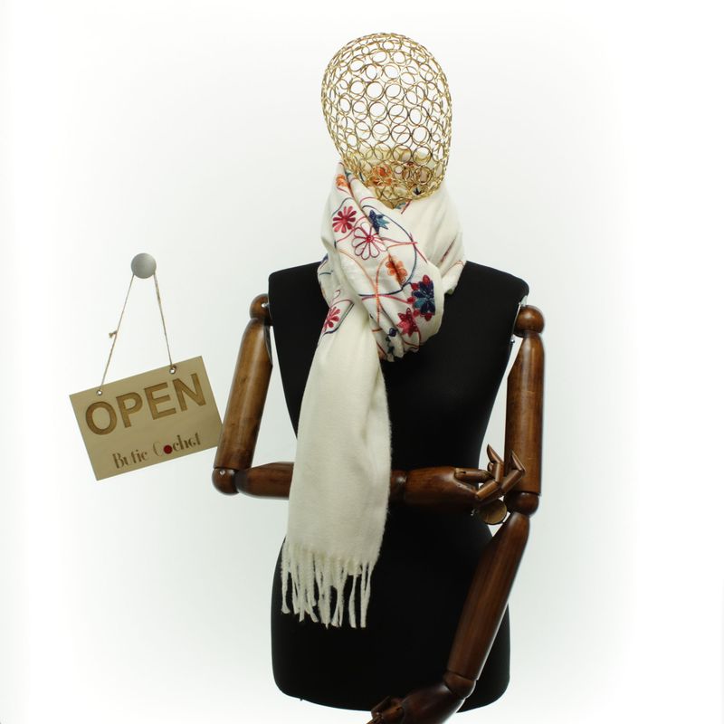 Fashion, accesorii si bijuterii - Femei - Accesorii femei - Esarfe si fulare femei - Esarfa dama, din lana, Buticcochet, 70x180 cm, model cu boderie, Alb - ES3467 - Infinity.ro