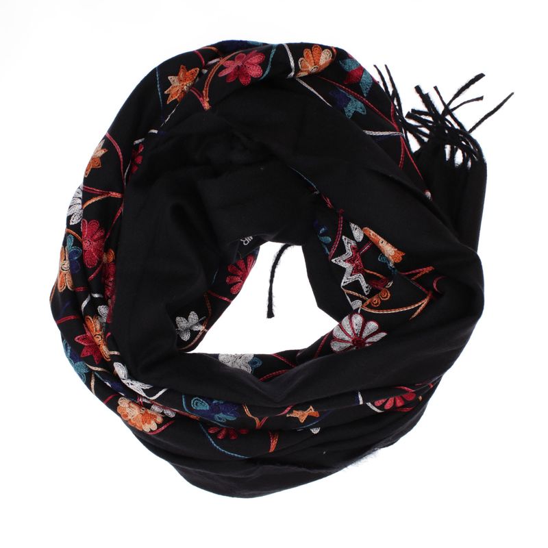 Fashion, accesorii si bijuterii - Femei - Accesorii femei - Esarfe si fulare femei - Esarfa dama, din lana, Buticcochet, 70x180 cm, model cu boderie, Negru - ES3462 - Infinity.ro