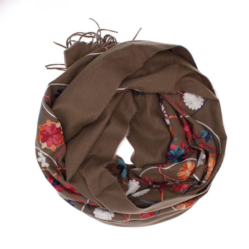 Fashion, accesorii si bijuterii - Femei - Accesorii femei - Esarfe si fulare femei - Esarfa dama, din lana, Buticcochet, 70x180 cm, model cu boderie, Maro - ES3470 - Infinity.ro