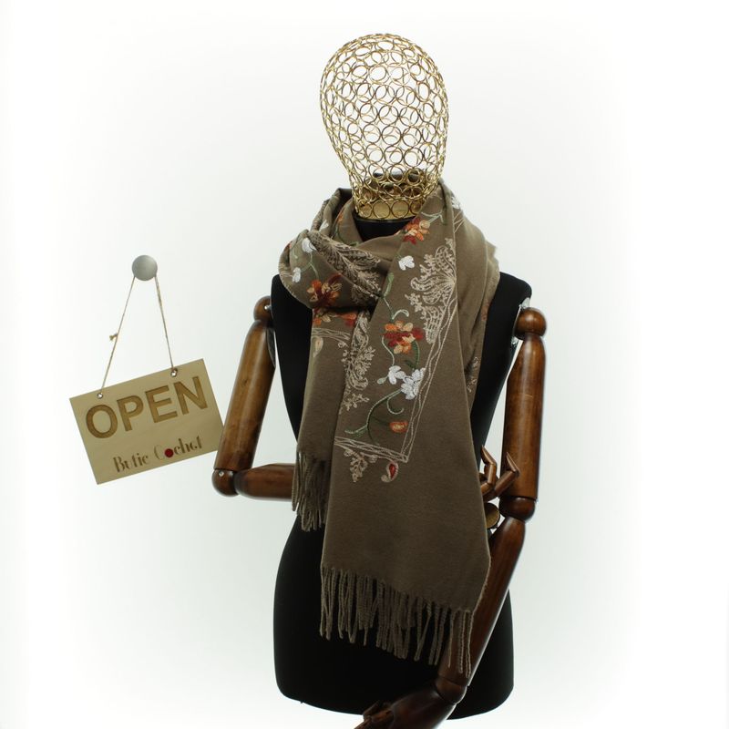 Fashion, accesorii si bijuterii - Femei - Accesorii femei - Esarfe si fulare femei - Esarfa dama, din lana, Buticcochet, 70x180 cm, model cu boderie, Maro - ES3475 - Infinity.ro
