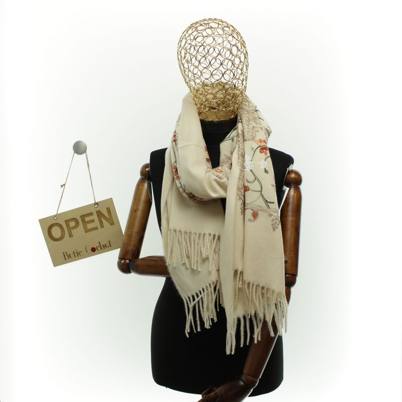 Fashion, accesorii si bijuterii - Femei - Accesorii femei - Esarfe si fulare femei - Esarfa dama, din lana, Buticcochet, 70x180 cm, model cu boderie, Bej - ES3472 - Infinity.ro