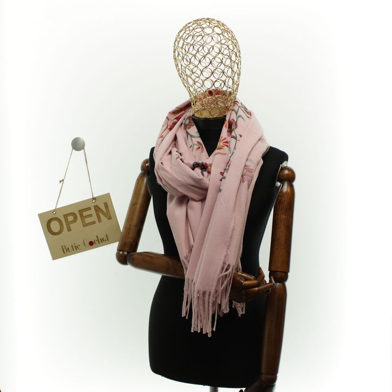 Fashion, accesorii si bijuterii - Femei - Accesorii femei - Esarfe si fulare femei - Esarfa dama, din lana, Buticcochet, 70x180 cm, model cu boderie, Roz - ES3484 - Infinity.ro