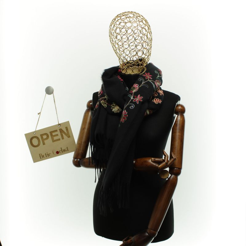 Fashion, accesorii si bijuterii - Femei - Accesorii femei - Esarfe si fulare femei - Esarfa dama, din lana, Buticcochet, 70x180 cm, model cu boderie, Negru - ES3480 - Infinity.ro