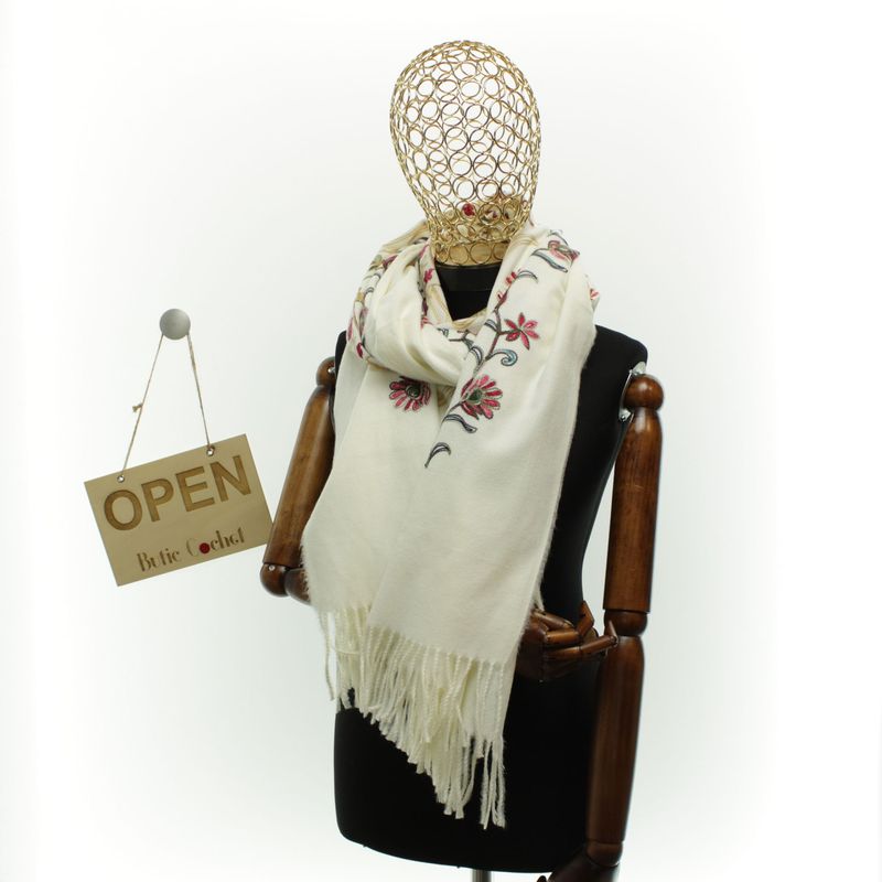 Fashion, accesorii si bijuterii - Femei - Accesorii femei - Esarfe si fulare femei - Esarfa dama, din lana, Buticcochet, 70x180 cm, model cu boderie, Alb - ES3486 - Infinity.ro
