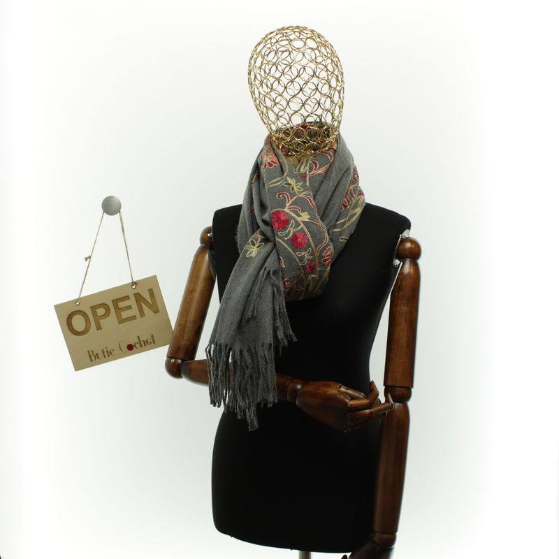 Fashion, accesorii si bijuterii - Femei - Accesorii femei - Esarfe si fulare femei - Esarfa dama, din lana, Buticcochet, 70x180 cm, model cu boderie, Gri - ES3487 - Infinity.ro