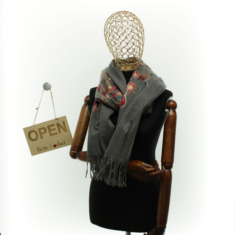 Fashion, accesorii si bijuterii - Femei - Accesorii femei - Esarfe si fulare femei - Esarfa dama, din lana, Buticcochet, 70x180 cm, model cu boderie, Gri - ES3487 - Infinity.ro